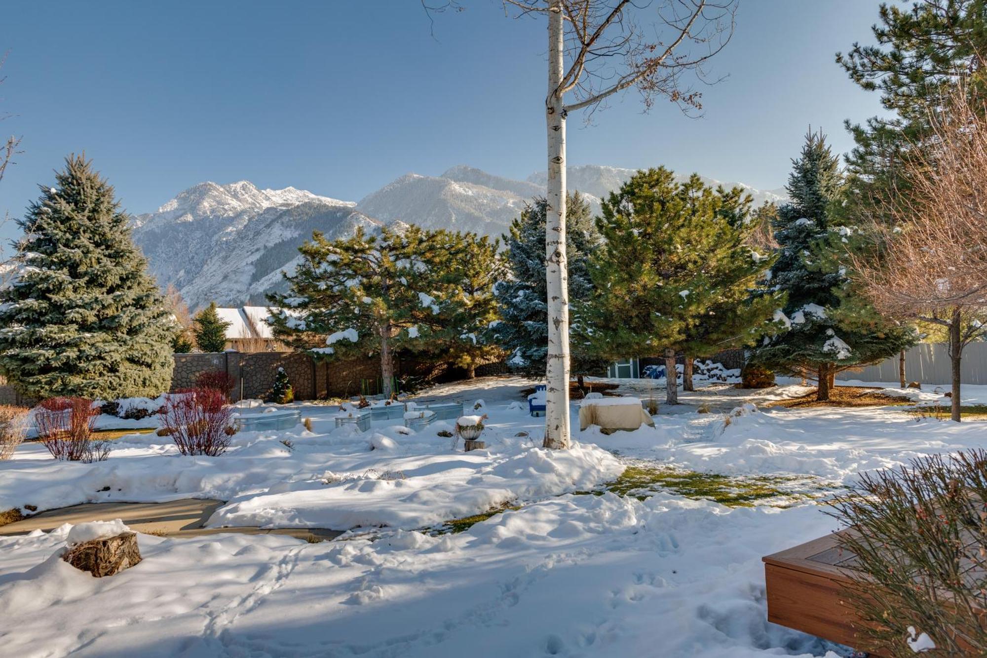 Updated Home With Mtn Views 8 Mi To Snowbird Resort Sandy Exterior photo